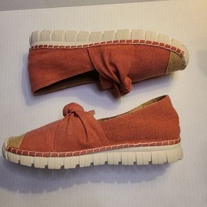 27. YELLOW BOX Size 9 Pink Knot Top Espadrille with Rubber Bottom Loafers